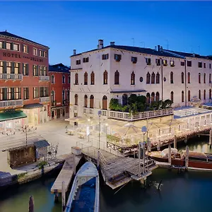 **** Hotel Nh Santa Lucia Italië